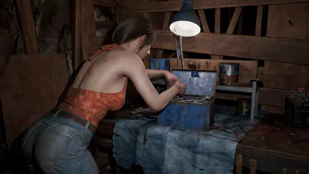 Julie en una caja de herramientas en Texas Chainsaw Massacre